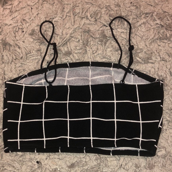 black crop top - Picture 2 of 2